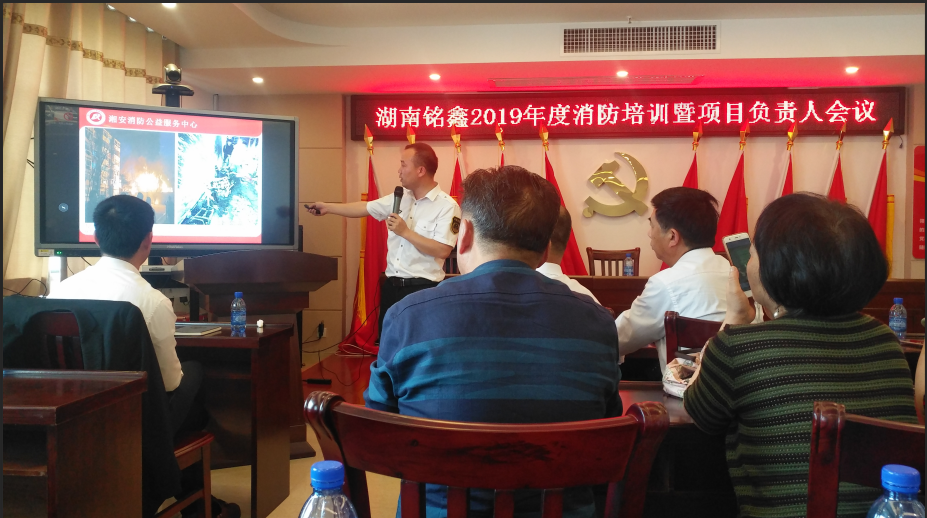 常德市康都物業(yè)服務(wù)有限公司,常德保安服務(wù)公司,保潔服務(wù),綠化服務(wù),搬運(yùn)服務(wù),墻外高空清洗服務(wù)