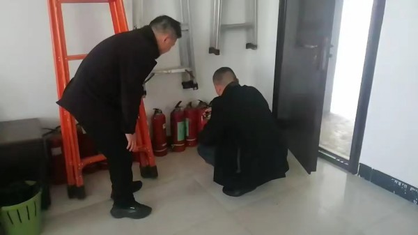 常德市康都物業(yè)服務(wù)有限公司,常德保安服務(wù)公司,保潔服務(wù),墻外高空清洗服務(wù)